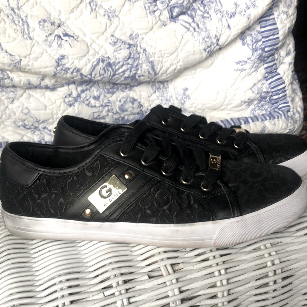 Guess sneakers. These sneakers are in very good condition,have gold and leather.